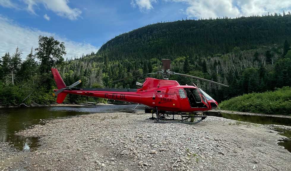 helicoptere-rouge-foret-groupe-ajfor-consultants-forestiers-quebec
